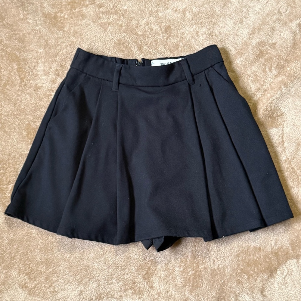 Hollister Black Pleated Mini Skort